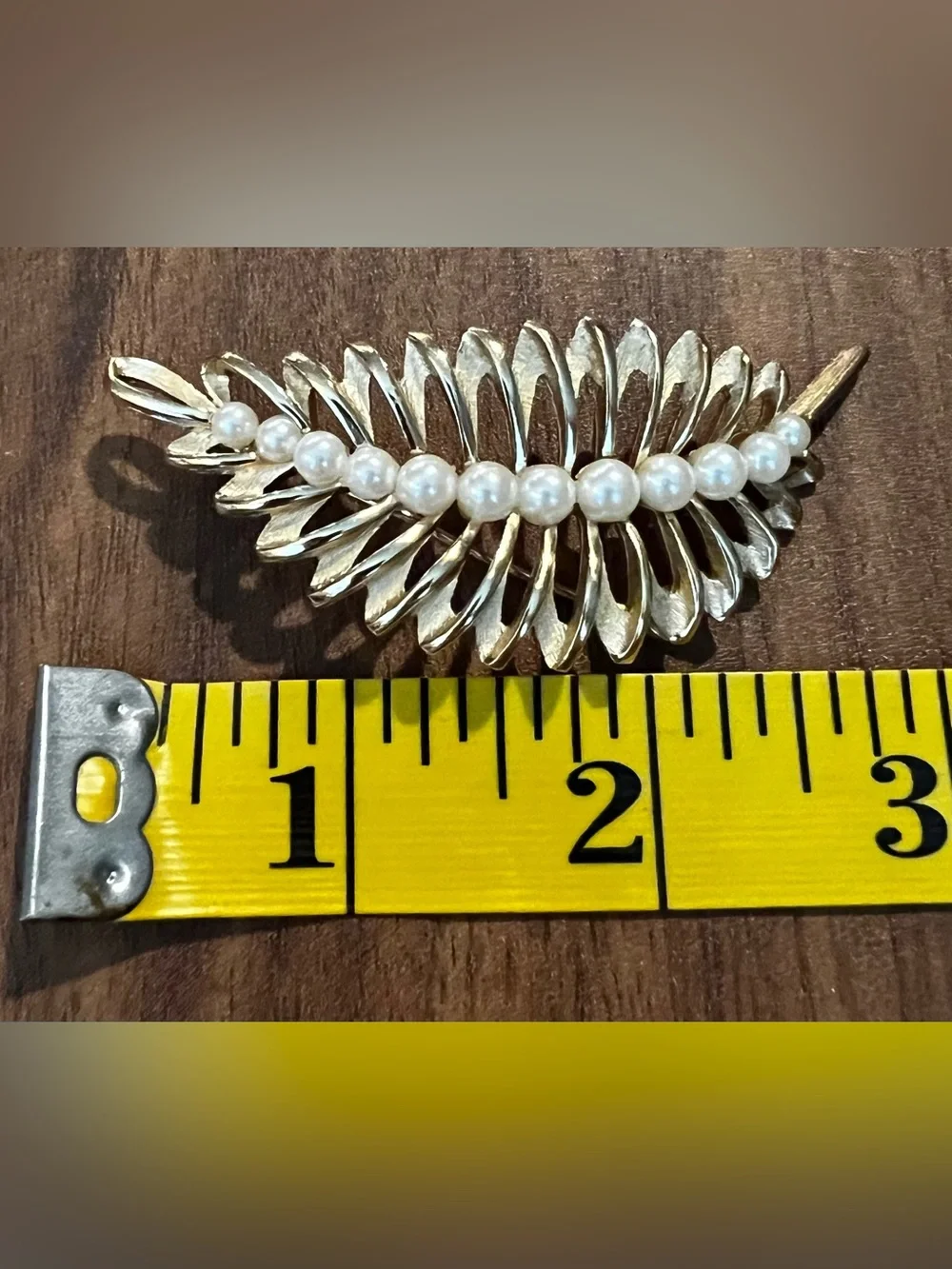 Vintage CROWN TRIFARI Faux Pearl & Gold Tone Feather BROOCH Retro Classic